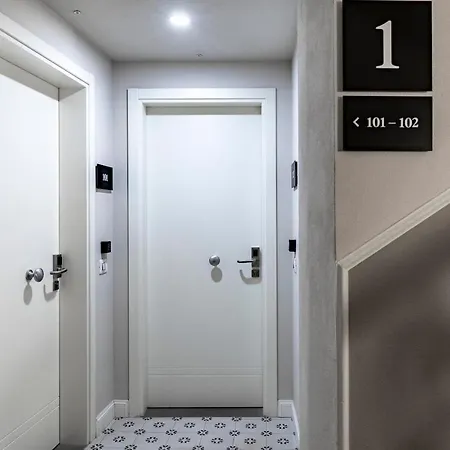 アパートホテル Numa Fiore 4*